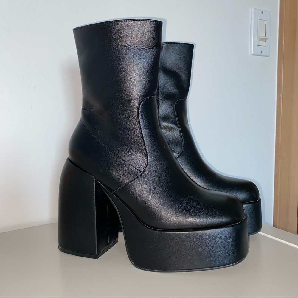 Black Platform Heeled Boots